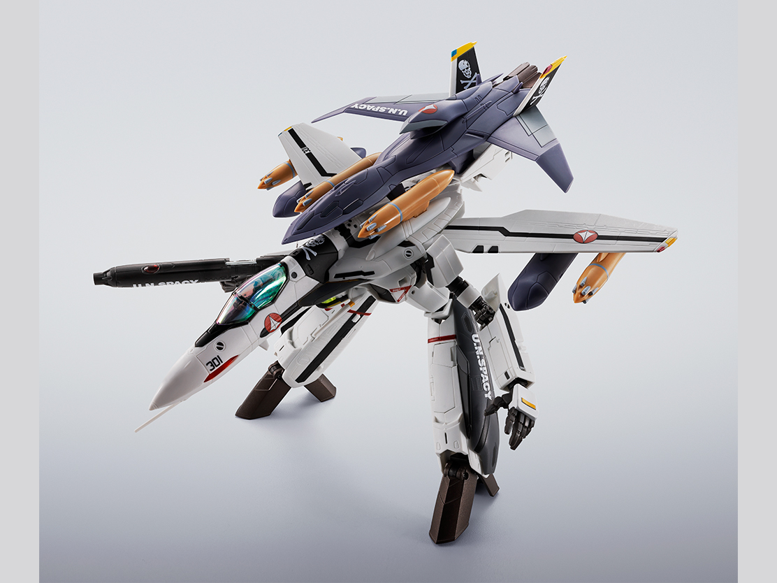 マクロスゼロ フィギュア HI-METAL R VF-0Sフェニックス(ロイ・フォッカー機) ＋ QF-2200D-B ゴースト