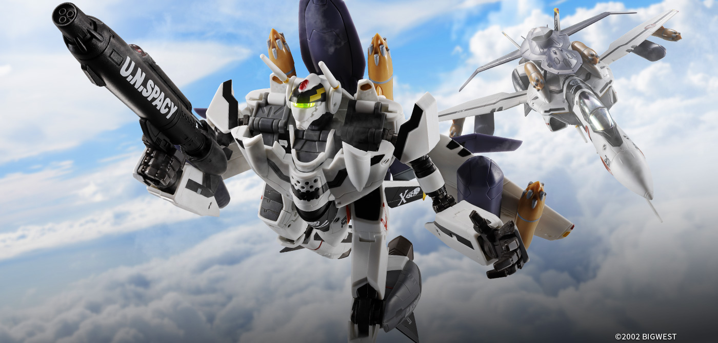 VF-0Sフェニックス(ロイ・フォッカー機) ＋ QF-2200D-B ゴースト