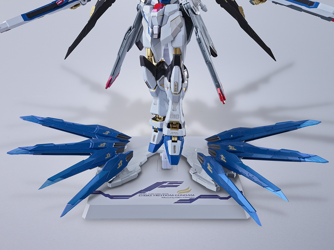機動戦士ガンダムSEED DESTINY フィギュア METAL BUILD ストライクフリーダムガンダム ＜リバイバル版＞